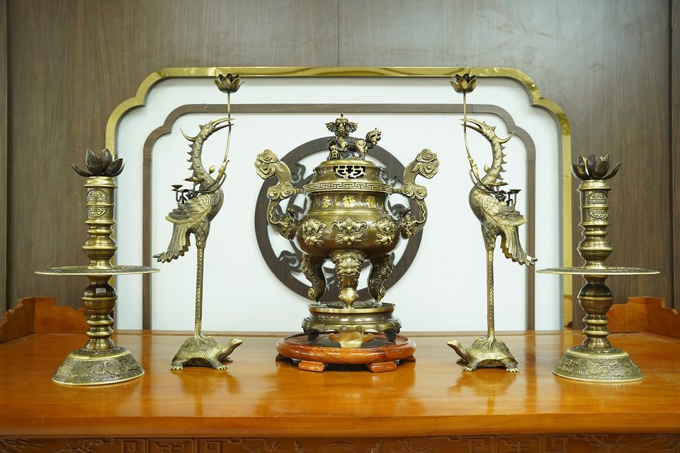 Bat and peach pattern altar set, antique patina
